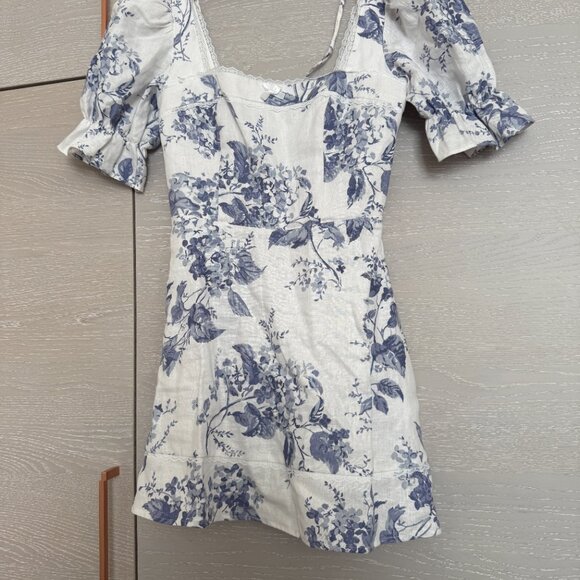 Reformation Evianna mini linen dress in a blue and white lupine pattern - Picture 5 of 5